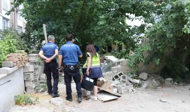 Denizli'de tehlike oluşturan 50 yıllık metruk yapı yıkıldı
