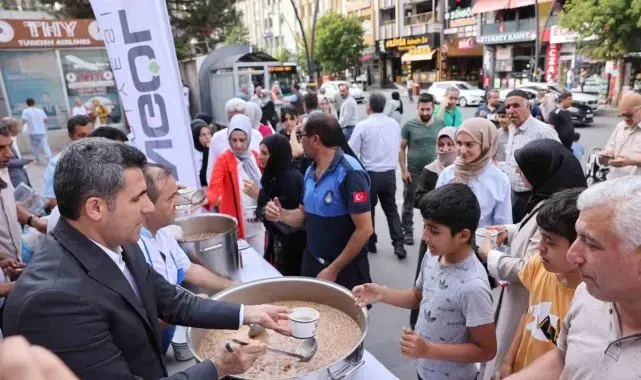 Bingöl'de 3 bin kişiye aşure ikram edildi