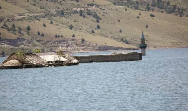 Sarıkamış'ta baraj suyu çekildi