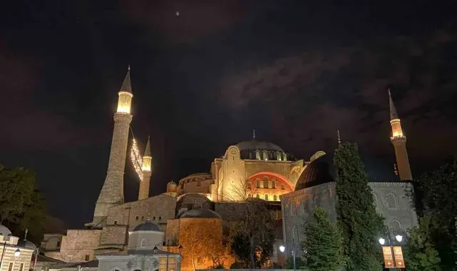 15 Temmuz'un 8'inci yıl dönümünde İstanbul'da camilerde sela okundu