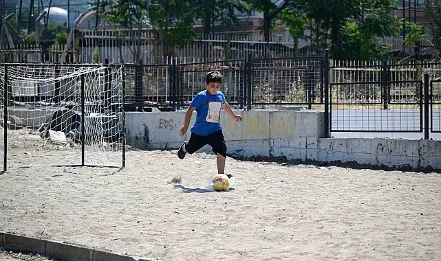 Manisa Büyükşehir Belediyesi mahallelilerin sorunlarını dinliyor