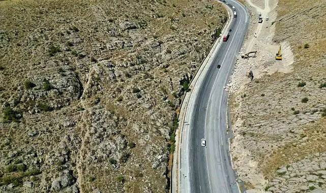 Aracları mor renge boyayan yolla ilgili ilginç çözüm: