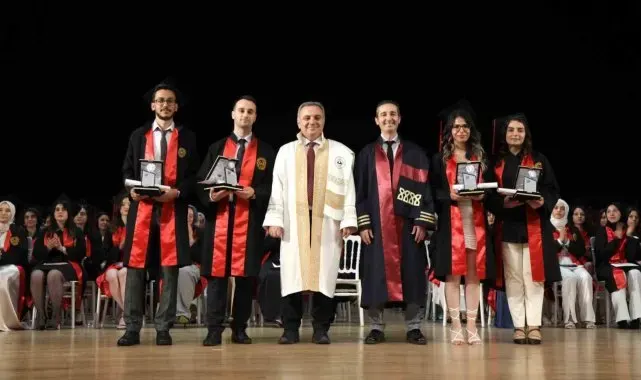 ERÜ Tıp Fakültesi 50. dönem mezunlarını verdi