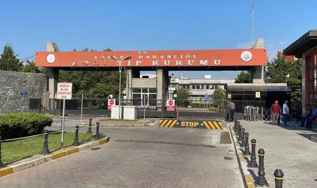 Beylikdüzü'nde öldürülüp cesedi parçalara ayrılan kadının cenazesi Adli Tıp Kurumuna getirildi