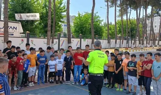Yaz Kur'an Kursu öğrencilerine trafik eğitimi verildi