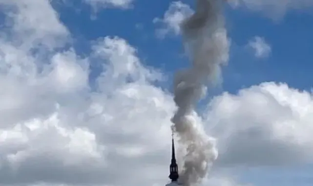 Fransa'daki Rouen Katedralinde yangın