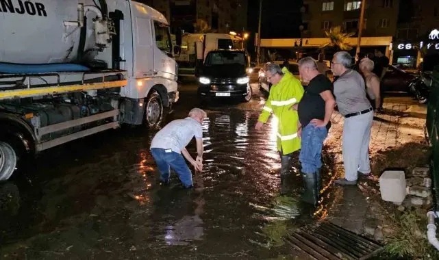 Başkan Tetik, su baskını olan mahallelerde incelemelerde bulundu