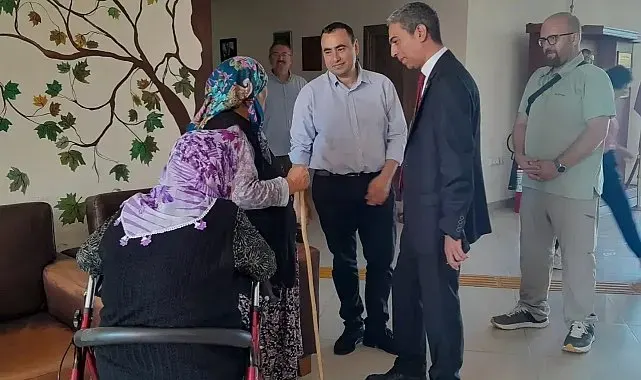 Sinop'ta huzurevi sakinlerine sürpriz doğum günü