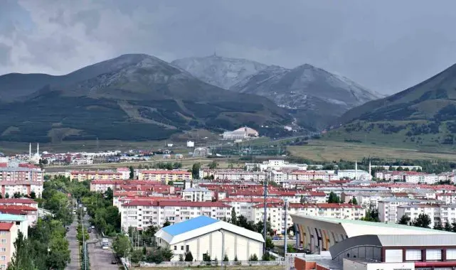 Palandöken beyaza büründü