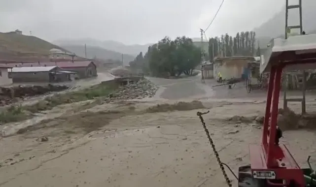 Erzurum'un Horasan ilçesinde şiddetli sağanak sonrası sel felaketi