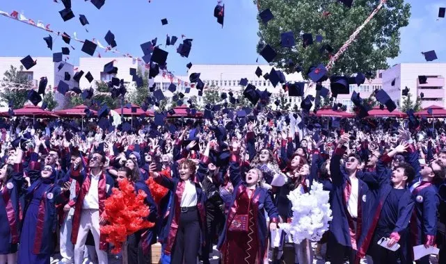 OMÜ Eğitim Fakültesi 692 mezun verdi
