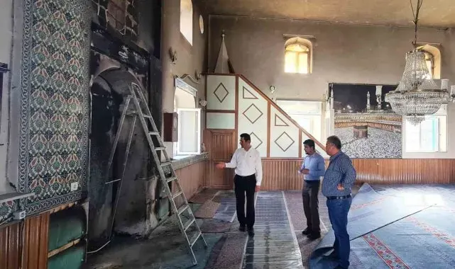 Dumlupınar Kızılca Köyü camiinin mihrap bölümünde yangın