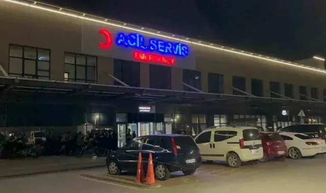 Parkta çıkan bıçaklı kavgada 1'i ağır 2 kişi yaralandı
