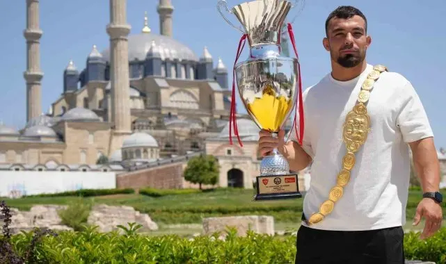 Başpehlivan Zeybek, altın kemerin ebedi sahibi olmayı hedefliyor
