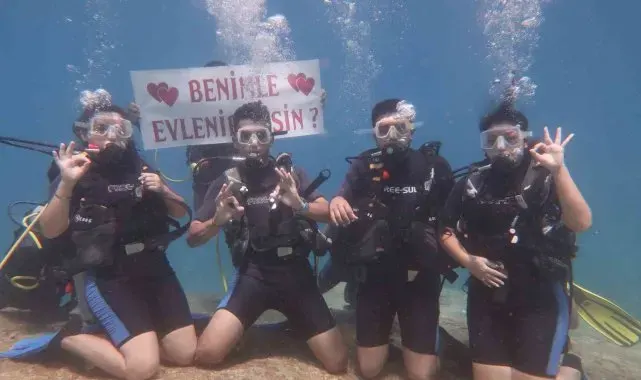 Fethiye'de deniz altında romantik evlilik teklifi