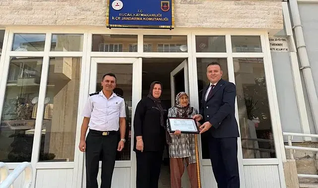 Yıllarca simit satarak kazandıkları evlerini jandarmaya bağışladı