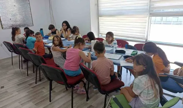 Muğla'da çocuklar yazı rengarenk geçiriyor
