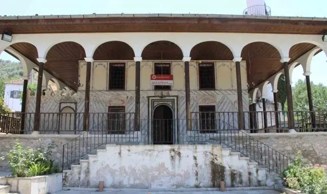 Koçarlı'da tarihe tanıklık eden Cihanoğlu Camii, 239 yıldır ayakta