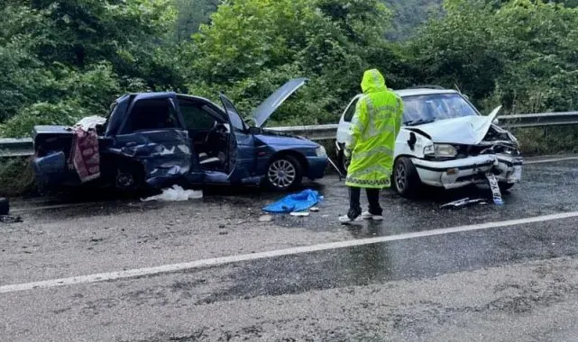 İki otomobilin çarpıştığı kazada 3 kişi yaralandı