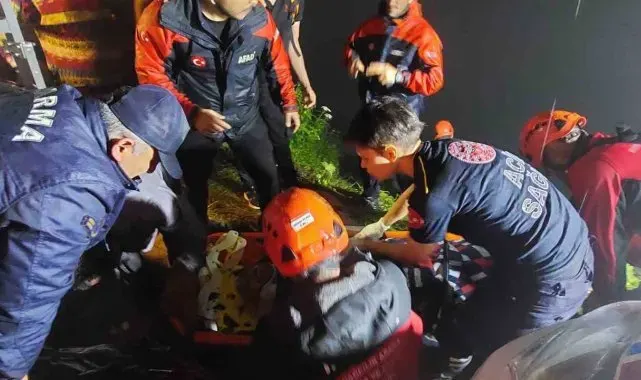Rize'de bir araç uçuruma yuvarlandı: 2 yaralı