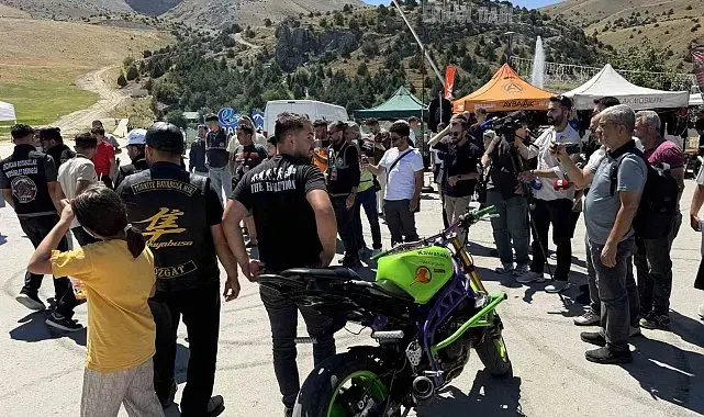 Erzincan'da 'Ergan Motofest' akrobasi şovuyla başladı
