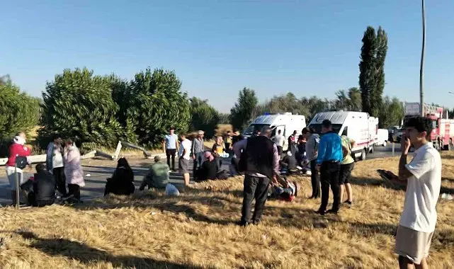 Afyon'da kontrolden çıkan yolcu otobüsü devrildi: Yaralılar var