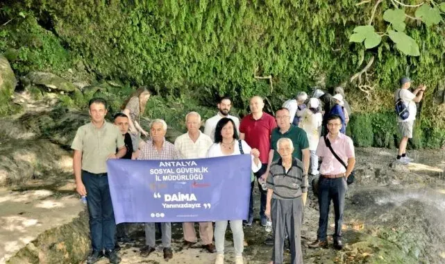 Huzurevi sakinleriyle doğada yürüdüler