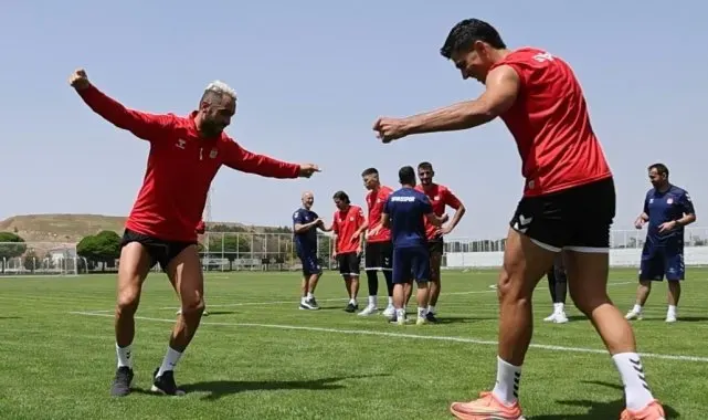 Sivassporlu futbolcular 'Erik Dalı' oynadı