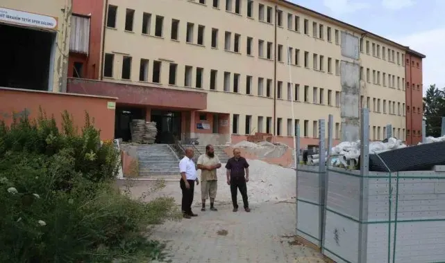 Müdür Başyiğit, Anadolu Lisesindeki güçlendirme çalışmalarını yerinde inceledi