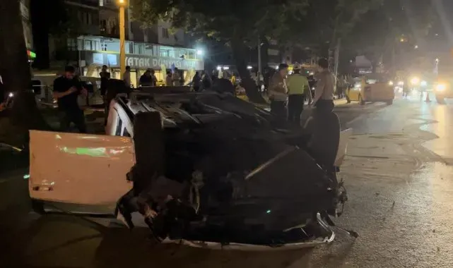 Makas atan otomobil taksiyle çarpıştı: 1'i ağır 3 yaralı