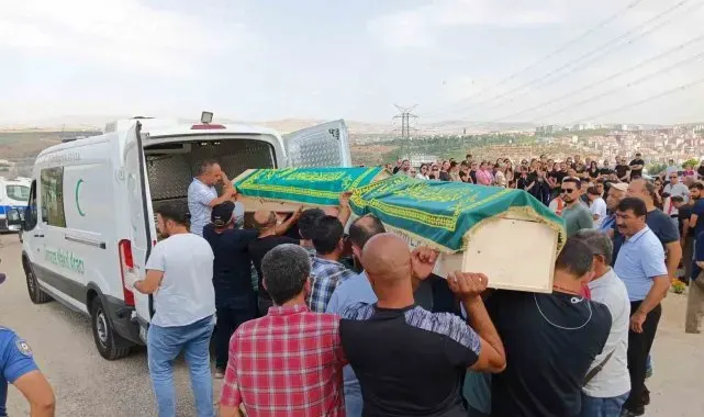 Babaları tarafından öldürülen ağabey ve kız kardeşi son yolcuğuna uğurlandı