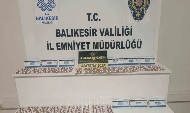 Durdurulan araçta 522 adet sentetik ecza ele geçirildi