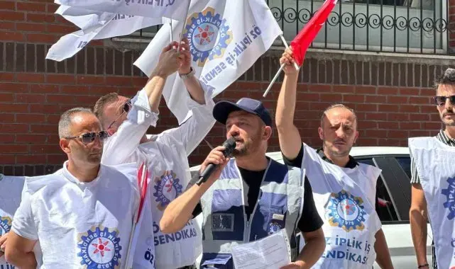 Öz İplik-İş'ten Akort firması önünde basın açıklaması