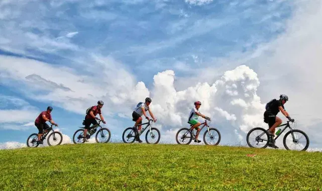 Karadeniz'in mavisi ve cennet tabiatın içinde pedal çevirecekler