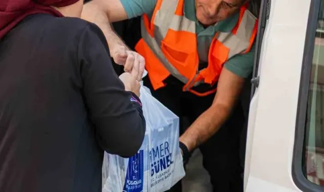 Kuşadası Belediyesi'nden çocuklara 143 bin 100 litre süt desteği