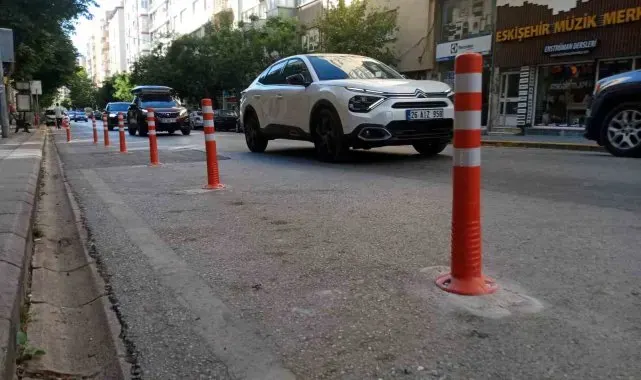 Atatürk Caddesi'ne konulan dubalar tartışma konusu oldu