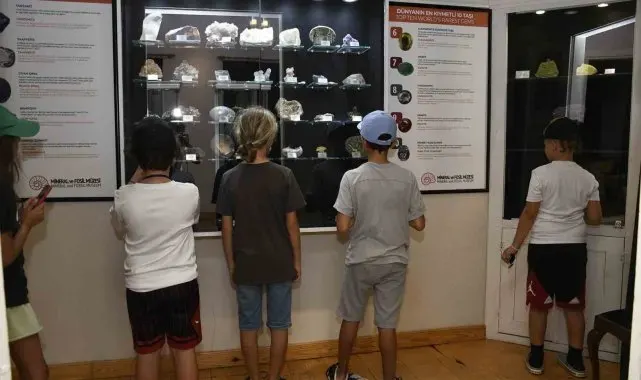 Kuşadası'nın müzeleri İzmir'den gelen öğrencileri ağırladı