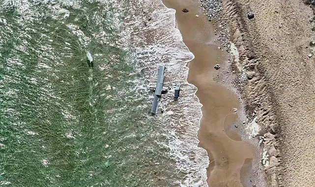Karaburun sahilde mühimmat yüklü olduğu değerlendirilen İHA bulundu