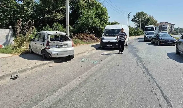 Minibüsle otomobilin karıştığı kazada otomobil yoldan çıktı: 1 yaralı