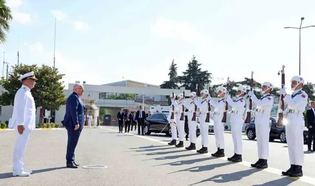 Bakan Güler, İstanbul Tersanesi Komutanlığında denetlemelerde bulundu