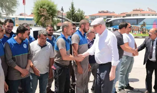 Başkan Kurt belediye çalışanları ile bayramlaştı