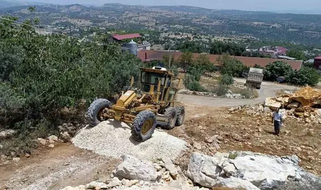Tarsus'ta köy yolları yenileniyor