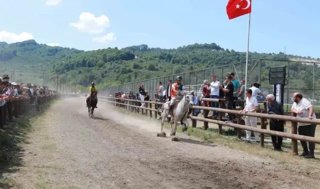 Ünye'de rahvan at yarışı heyecanı