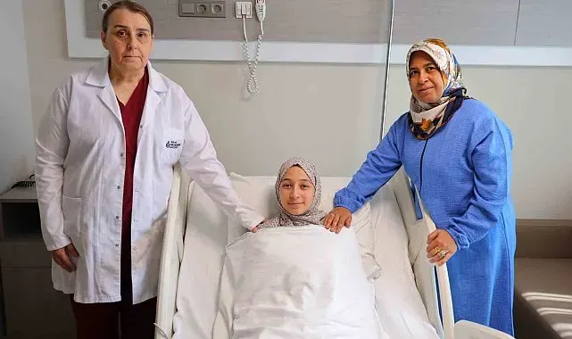 35 santimetrelik kist, genç hastanın doğurganlığı korunarak çıkarıldı