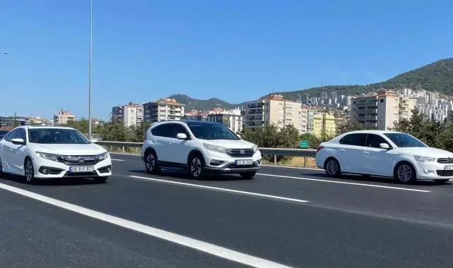 Tatilciler akın akın Çeşme, Bodrum, Kuşadası ve diğer tatil bölgelerine gidiyor