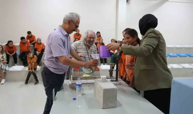 İlköğretim okulu öğrencilerine uygulamalı deprem eğitimi verildi