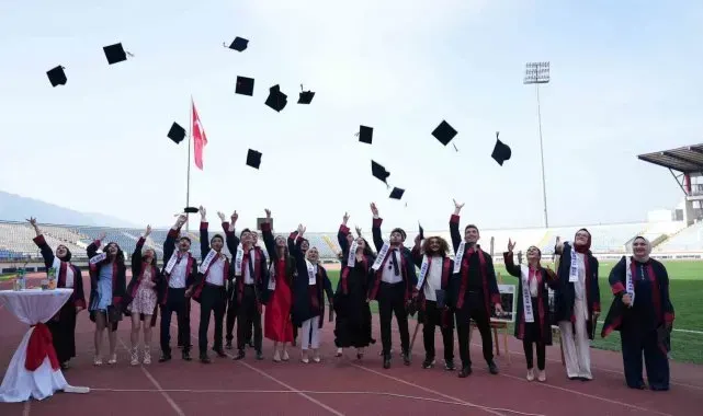 KBÜ'de öğrenciler mezuniyet coşkusu yaşıyor