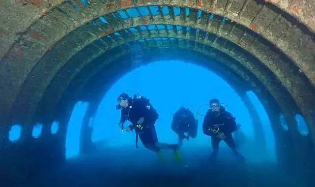 Kuşadası'nın batık uçağı 10'uncu yılında yoğun ilgi görüyor