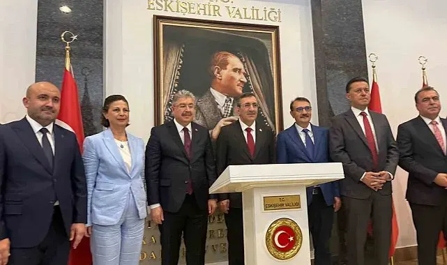 Cumhurbaşkanı Yardımcısı Yılmaz, Eskişehir Valiliğini ziyaret etti