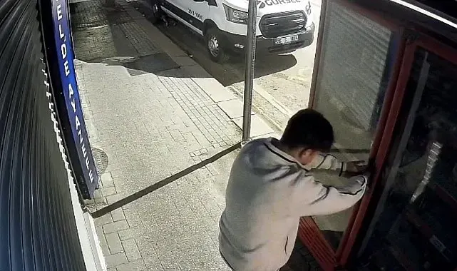 Eskişehir'de 2 çocuk kilitli meşrubat dolabını böyle zorladı